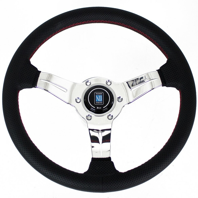 Volante Nardi Deep Corn, cuero perforado negro, radios cromados, costuras rojas 1 Volante Nardi Deep Corn, cuero perforado negro, radios cromados, costuras rojas