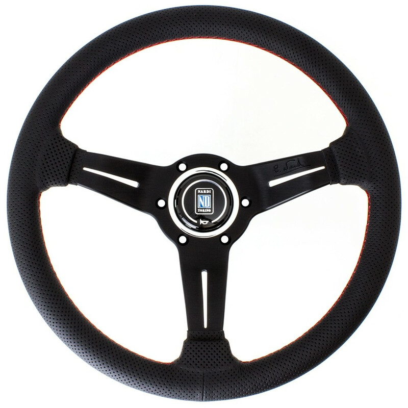 Volante Nardi Deep Corn, cuero perforado negro, radios negros, costuras rojas 1 Volante Nardi Deep Corn, cuero perforado negro, radios negros, costuras rojas
