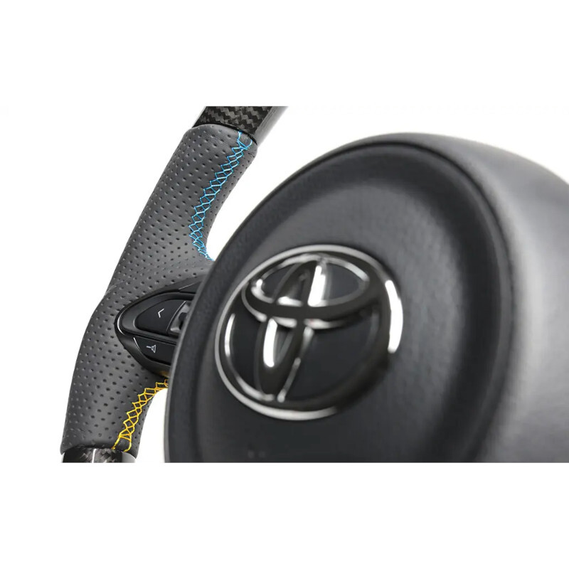 Volante de carbono negro GReddy con costura tricolor para Toyota Yaris GR GXPA16 3 Volante de carbono negro GReddy con costura tricolor para Toyota Yaris GR GXPA16 - Imagen 3